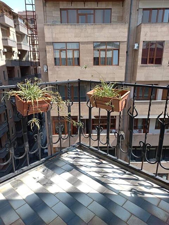 Loft Home In City Center Erivan Exterior foto